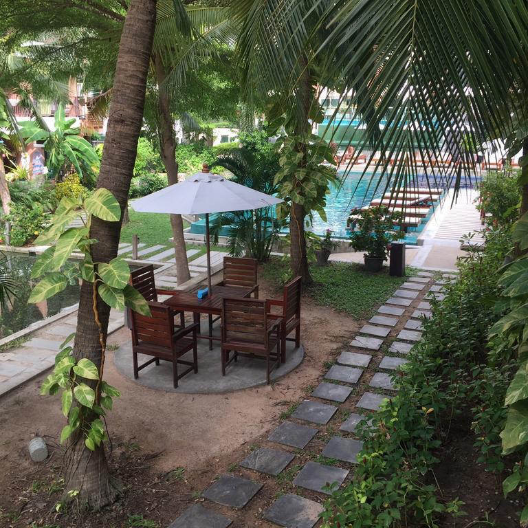 Diamond Suite Pattaya Extérieur photo
